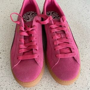 NWT Puma Suede Pink Platform Sneakers